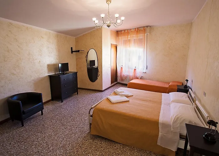 Отель Fontana 2*